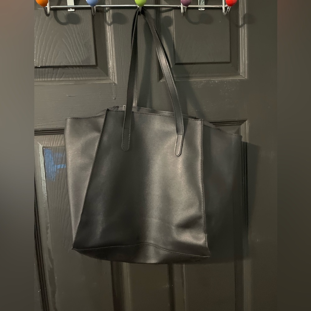 Black shoulder bag